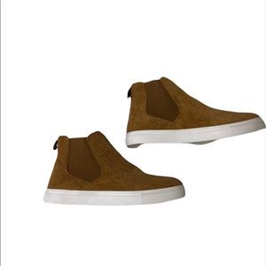 SBICCA corduroy booties